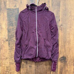 Lululemon women’s run hustle jacket purple size 6 EUC